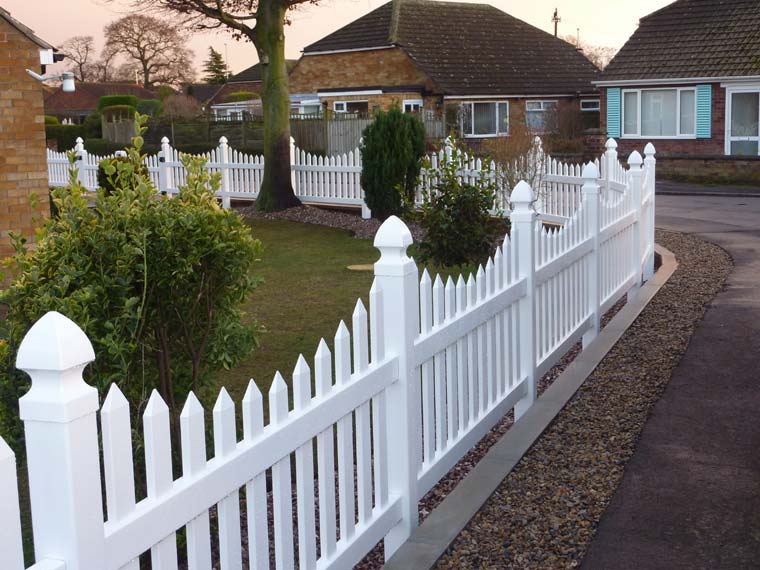 Plastic Fencing - Scalloped Picket Fence