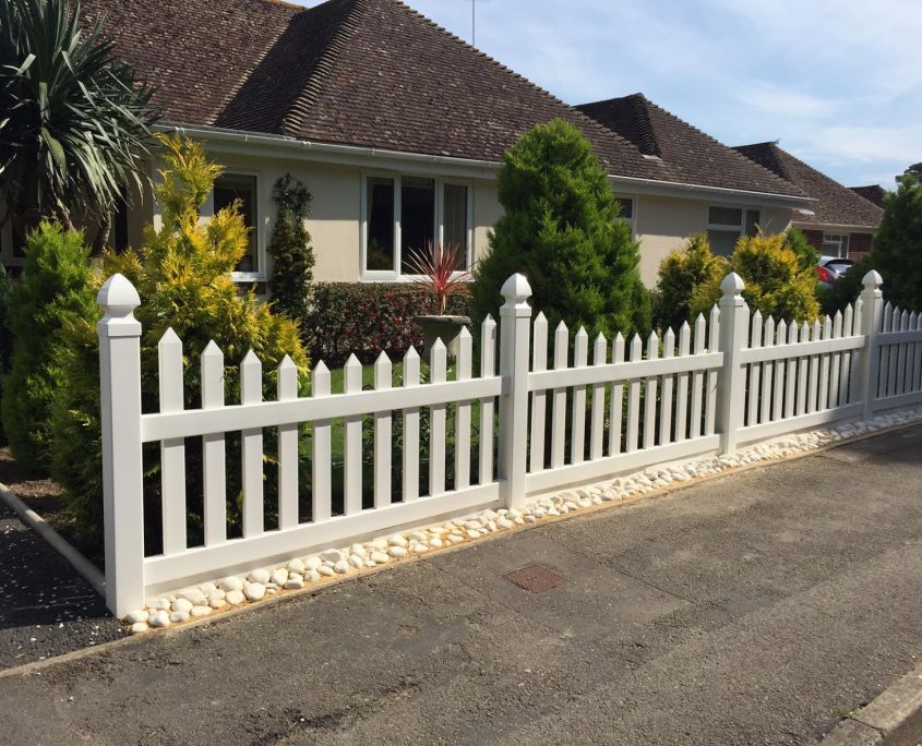 Plastic Fencing - Scalloped Picket Fence