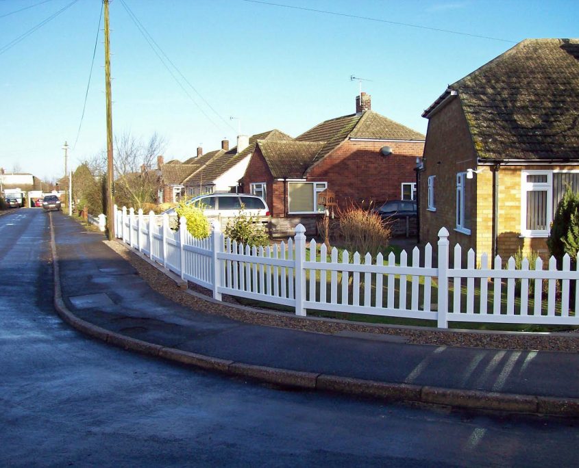 Plastic Fencing - Scalloped Picket Fence