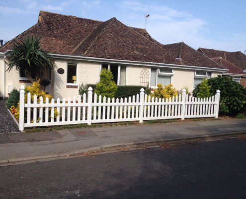 Plastic Fencing - Scalloped Picket Fence