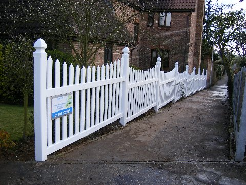 Plastic Fencing - Sloped Scalloped Picket Fence