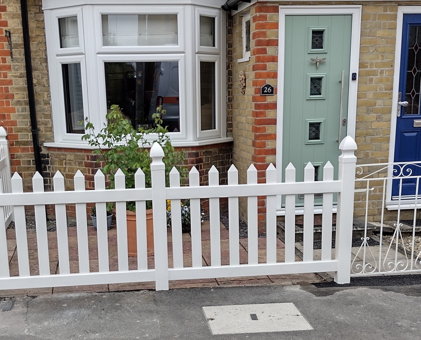 Plastic Fencing - Straight Picket Fence with Gate